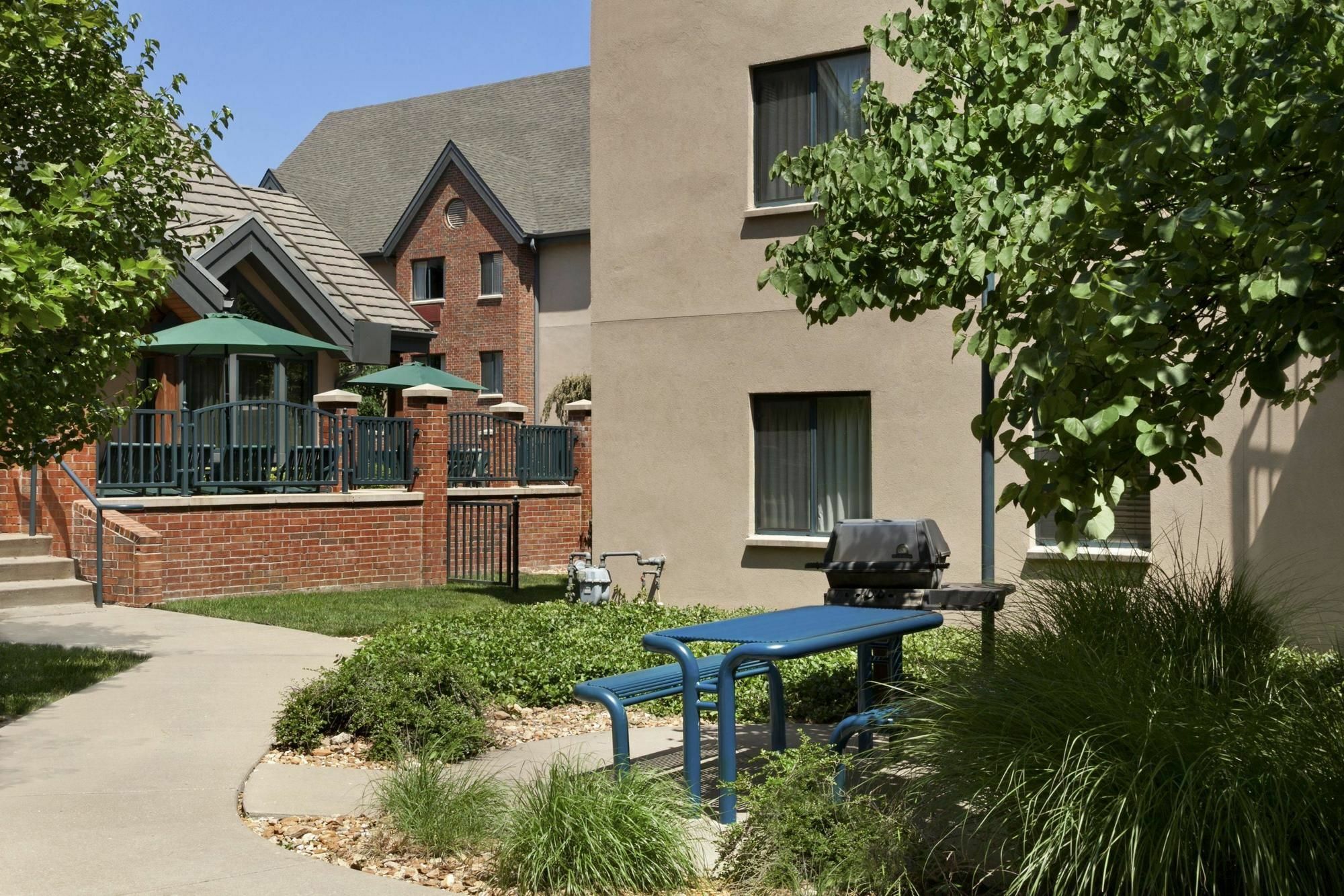 Hawthorn Suites By Wyndham Overland Park Exterior photo